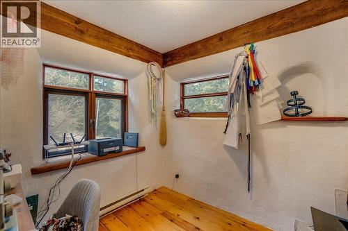 Main house 1st floor bedroom - 3918 Passmore Upper Road, Passmore, BC - Indoor Photo Showing Other Room