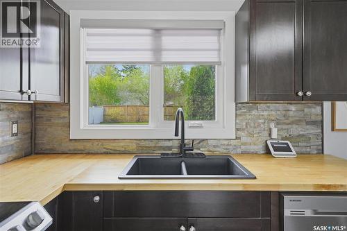 31 Bence Crescent, Saskatoon, SK - Indoor Photo Showing Kitchen With Double Sink