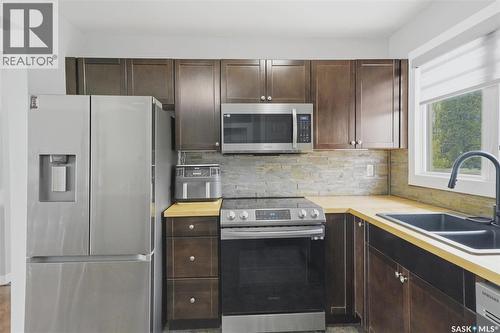 31 Bence Crescent, Saskatoon, SK - Indoor Photo Showing Kitchen With Double Sink