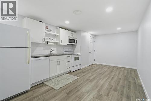 31 Bence Crescent, Saskatoon, SK - Indoor Photo Showing Kitchen
