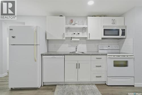 31 Bence Crescent, Saskatoon, SK - Indoor Photo Showing Kitchen