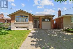 18 ROWSE CRESCENT  Toronto, ON M9P 3L5