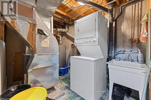 24 Tara Crescent, Thorold, ON - Indoor Photo Showing Laundry Room