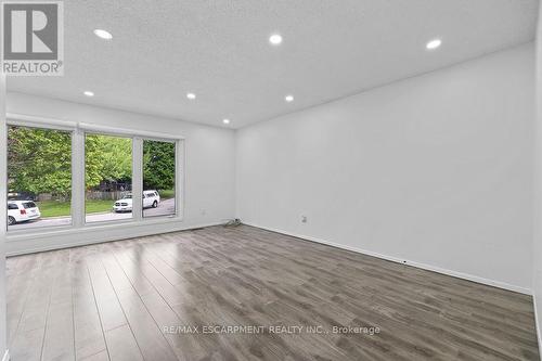 24 Tara Crescent, Thorold, ON - Indoor Photo Showing Other Room