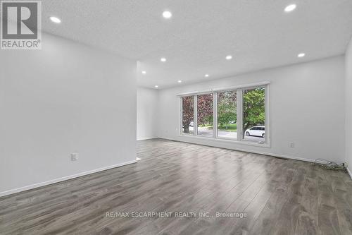24 Tara Crescent, Thorold, ON - Indoor Photo Showing Other Room