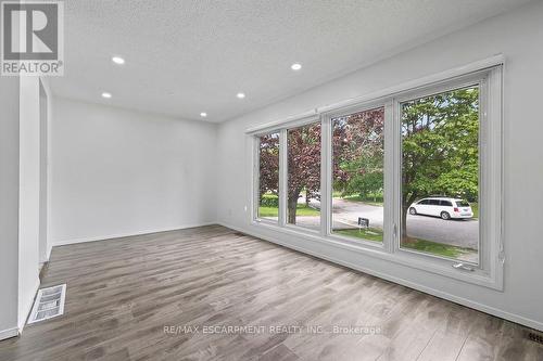 24 Tara Crescent, Thorold, ON - Indoor Photo Showing Other Room