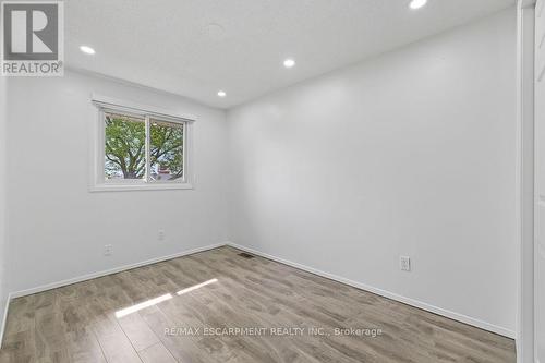 24 Tara Crescent, Thorold, ON - Indoor Photo Showing Other Room