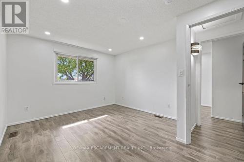 24 Tara Crescent, Thorold, ON - Indoor Photo Showing Other Room
