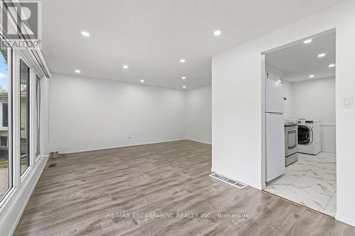 24 Tara Crescent, Thorold, ON - Indoor Photo Showing Other Room