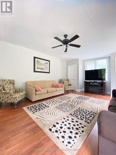 4870 Mapleview Crescent, Port Colborne, ON - Indoor Photo Showing Living Room