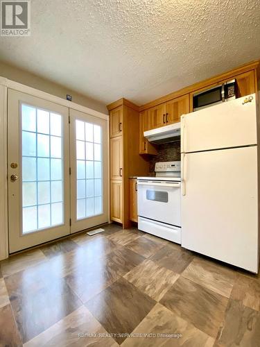 4870 Mapleview Crescent, Port Colborne, ON - Indoor Photo Showing Kitchen