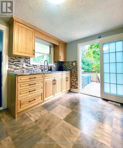 4870 Mapleview Crescent, Port Colborne, ON - Indoor Photo Showing Kitchen