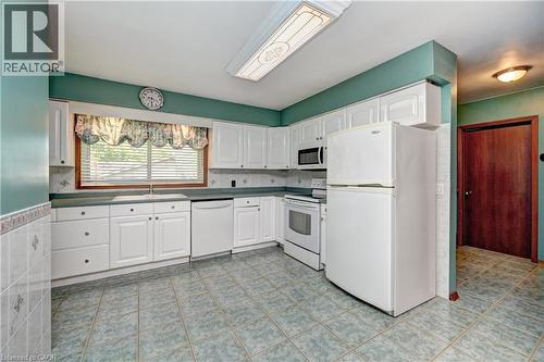 132 Forest Hill Drive, Kitchener, ON - Indoor Photo Showing Kitchen
