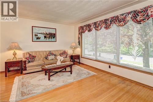132 Forest Hill Drive, Kitchener, ON - Indoor Photo Showing Living Room