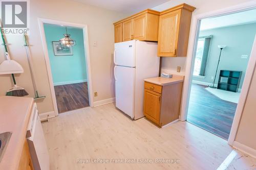 872 Weller Street, Peterborough (Monaghan Ward 2), ON - Indoor Photo Showing Kitchen