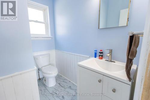 872 Weller Street, Peterborough (Monaghan Ward 2), ON - Indoor Photo Showing Bathroom