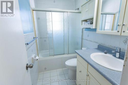 872 Weller Street, Peterborough (Monaghan Ward 2), ON - Indoor Photo Showing Bathroom