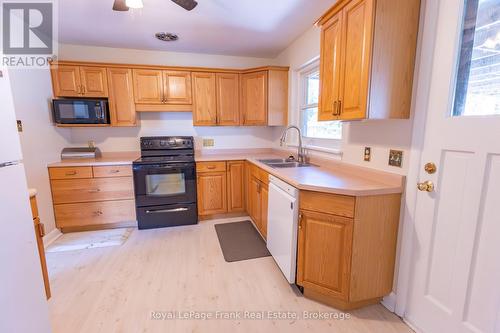 872 Weller Street, Peterborough (Monaghan Ward 2), ON - Indoor Photo Showing Kitchen With Double Sink