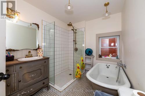 83 Main Street W, Grey Highlands, ON - Indoor Photo Showing Bathroom