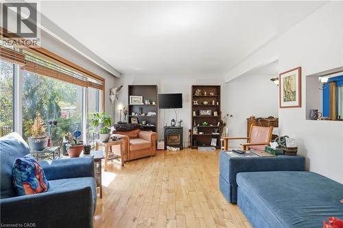 39 Paradise Road N, Hamilton, ON - Indoor Photo Showing Living Room
