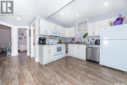 246 Fast Lane, Saskatoon, SK - Indoor Photo Showing Kitchen