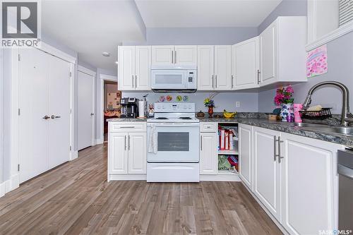 246 Fast Lane, Saskatoon, SK - Indoor Photo Showing Kitchen