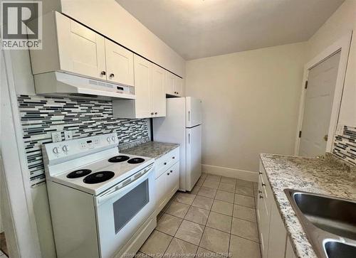 3458 Harris, Windsor, ON - Indoor Photo Showing Kitchen
