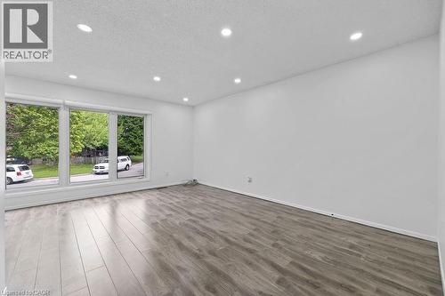 24 Tara Crescent, Thorold, ON - Indoor Photo Showing Other Room