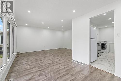 24 Tara Crescent, Thorold, ON - Indoor Photo Showing Other Room