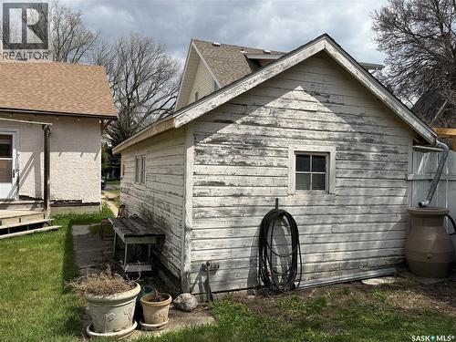 439 Assiniboia Street, Weyburn, SK - Outdoor