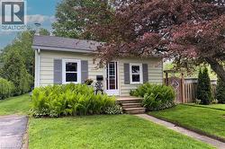 12 SPENCER Street Paris, ON N3L 1W4