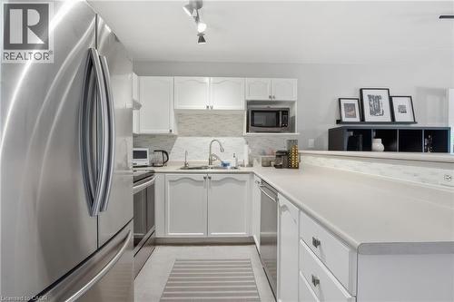 Open-concept living space with wood-finish flooring - 1421 Walkers Line Unit# 209, Burlington, ON - Indoor Photo Showing Living Room