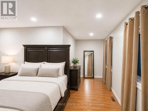 21 Halfmoon Square, Toronto, ON - Indoor Photo Showing Bedroom
