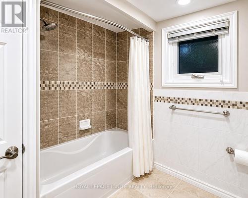 21 Halfmoon Square, Toronto, ON - Indoor Photo Showing Bathroom