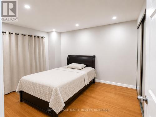 21 Halfmoon Square, Toronto, ON - Indoor Photo Showing Bedroom