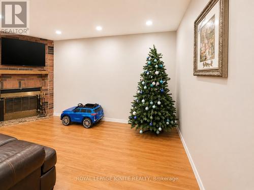 21 Halfmoon Square, Toronto, ON - Indoor