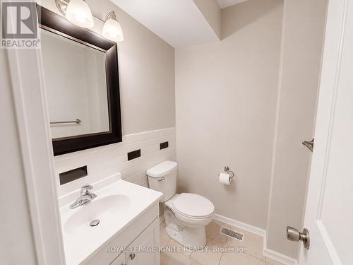 21 Halfmoon Square, Toronto, ON - Indoor Photo Showing Bathroom