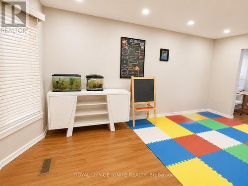 21 Halfmoon Square, Toronto, ON - Indoor