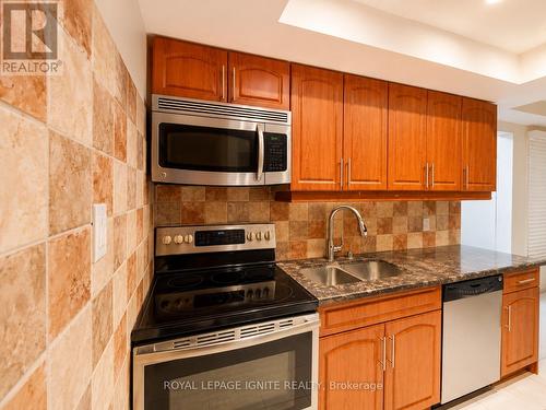 21 Halfmoon Square, Toronto, ON - Indoor Photo Showing Kitchen With Double Sink