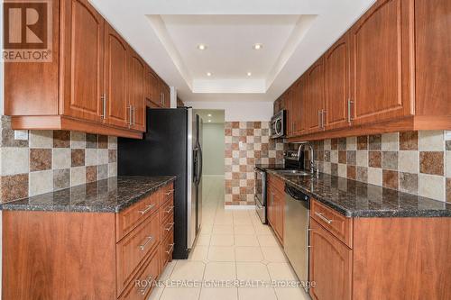 21 Halfmoon Square, Toronto, ON - Indoor Photo Showing Kitchen