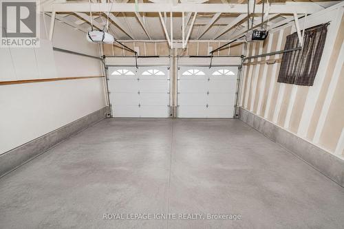 21 Halfmoon Square, Toronto, ON - Indoor Photo Showing Garage