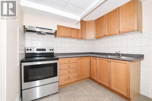21 Halfmoon Square, Toronto, ON - Indoor Photo Showing Kitchen With Double Sink