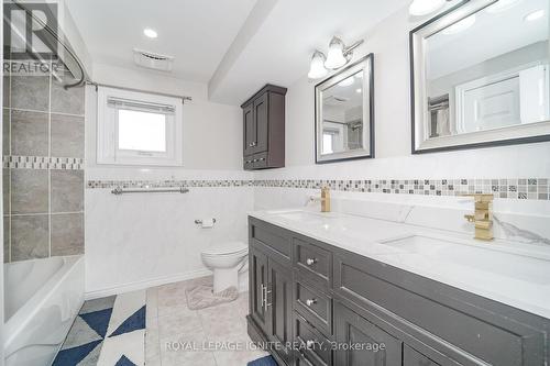21 Halfmoon Square, Toronto, ON - Indoor Photo Showing Bathroom