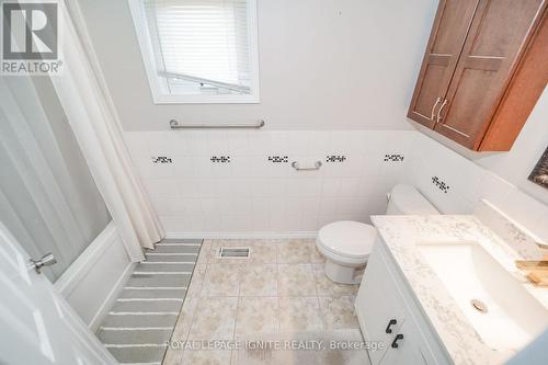 21 Halfmoon Square, Toronto, ON - Indoor Photo Showing Bathroom