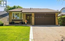 10 CHARING DRIVE  Mississauga, ON L5N 1E9