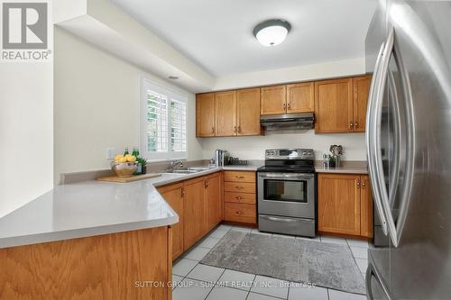 5308 Middlebury Drive, Mississauga, ON - Indoor Photo Showing Kitchen With Double Sink