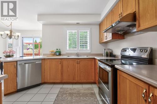 5308 Middlebury Drive, Mississauga, ON - Indoor Photo Showing Kitchen With Double Sink