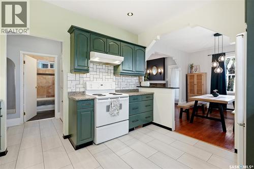1001 Lorne Avenue, Saskatoon, SK - Indoor Photo Showing Kitchen