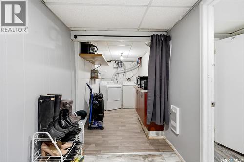 1001 Lorne Avenue, Saskatoon, SK - Indoor Photo Showing Laundry Room
