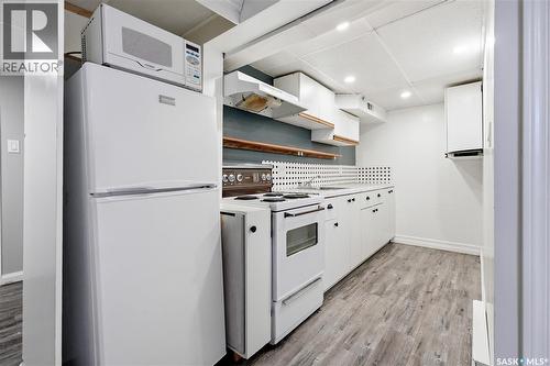 1001 Lorne Avenue, Saskatoon, SK - Indoor Photo Showing Kitchen